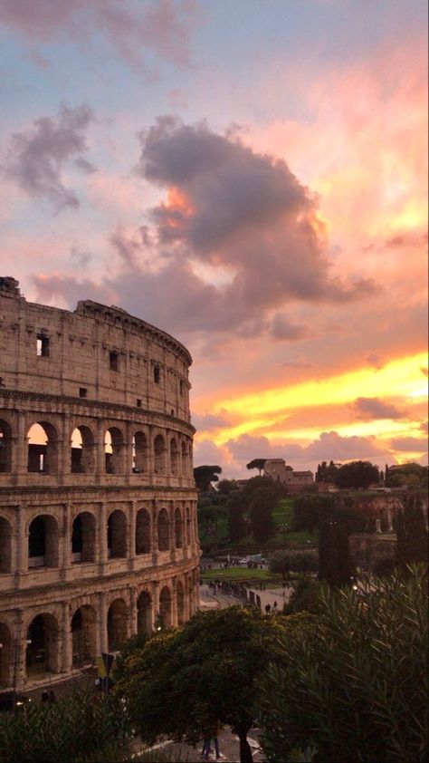 Italy Background, Italy Vibes, Road Trip Places, Italian Aesthetic, Europe Aesthetic, Italy Aesthetic, City Landscape, City Aesthetic, Rome Italy