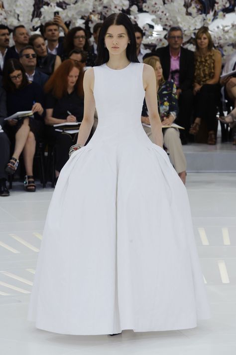 Christian Dior HC* | F/W 2014-2015... Dior White Dress, Dior Bridal, 2014 Couture, Couture 2014, Dior Collection, Couture Gown, Paris Couture, Christian Dior Haute Couture, Couture Wedding Gowns