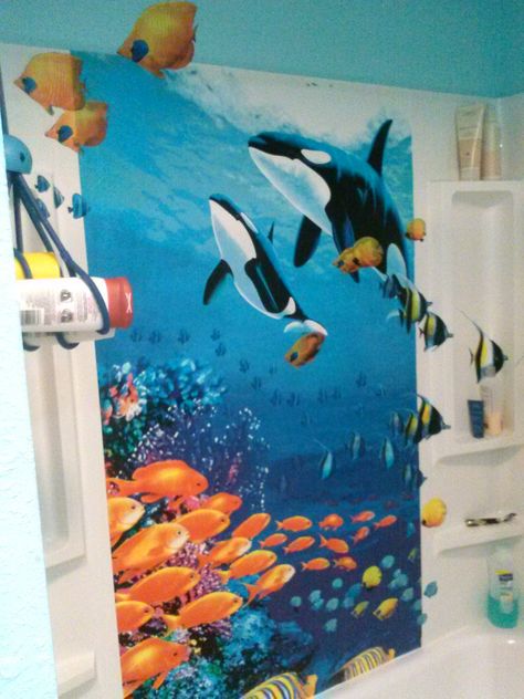 easy way to add life to shower (shower curtain cut to fit and glued) used left overs and pasted around edges and window to give a 3D affect =) Underwater Ceiling, Underwater Bathroom, Sea Themed Bathroom, Underwater Mural, Half Bathroom Ideas, 3d Art Painting, Fish Bathroom, Ocean Bathroom, Ocean Themed Bedroom