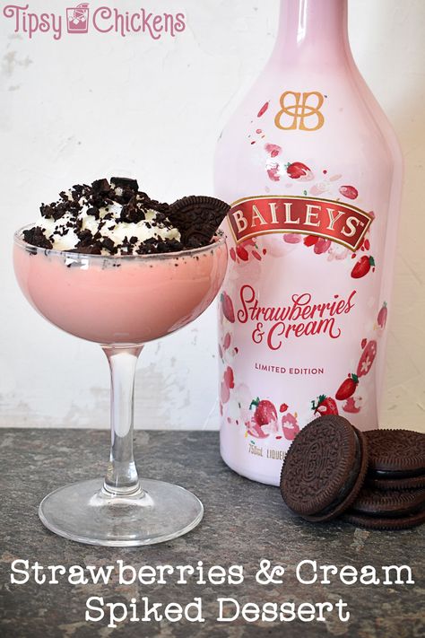 Impress your Valentine with a deceptively simple, boozy No Bake Dessert made with Baileys Strawberries and Cream, Dark Chocolate Oreos and Whipped Cream Strawberry Baileys Drinks, Baileys Recipes Drinks, Strawberries And Cream Recipe, Blendjet Recipes, Fruity Cocktail Recipes, Boozy Recipes, Baileys Drinks, Disney Baking, Strawberry Pudding