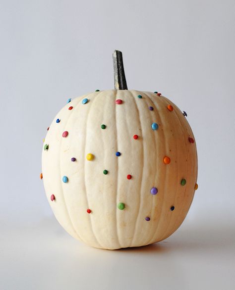 Use colorful paper brads to make a dotty pumpkin. No Carve Pumpkin Decorating, Diy Confetti, Pretty Pumpkins, Diy Pumpkin, Theme Halloween, Halloween Games, White Pumpkins, Painted Pumpkins, Pumpkin Decorating