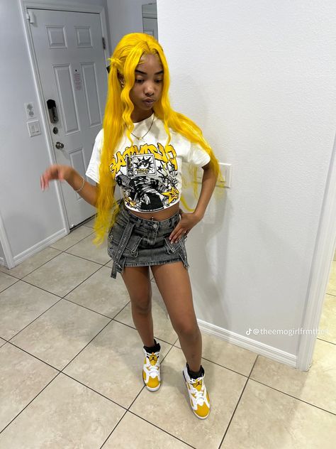 Yellow Jordan 4s Outfit, Pretty Lil Thing Outfits, Yellow Retro 4s Outfits, Rainbow Outfit Ideas, Jordan Dunks Outfit, Yellow Dunks Outfit, Jouvert Outfit Ideas, Outfits With Yellow Dunks, Purple And Yellow Dunks Outfits