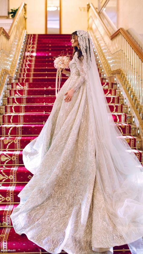 Walima Dress White, Arabic Bride Dress, Casual Bridal Dress, Arabic Wedding Dresses, Asian Wedding Dress Pakistani, Reception Bride, Wedding Gown Inspiration, Modest Wedding Gowns, Asian Wedding Dress