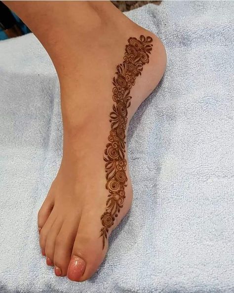 Palm Henna Design, Henna Design Easy, Mehndi For Beginners, Mehndi Tutorial, Aesthetic Mehndi, Leg Henna Designs, Traditional Mehndi, Palm Henna, Arab Countries