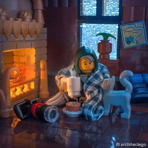 Lego Winter, Lego Wallpaper, Lego Sculptures, Lego Diy, Cold Autumn, Lego Photo, Amazing Lego Creations, Lego Minifigs, Lego Pictures