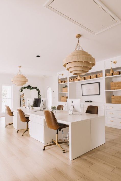 White Office Asthetic, Swanky Office Work Spaces, Small Office Furniture Design, Light Bright Office Design, Home Office With White Furniture, White Office Inspiration, Beige Home Office Decor, Office Decor Commercial, Modern White Home Office