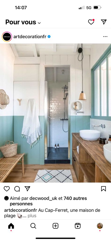 Surf Shack Bathroom, Tiny Beach House Interior, Surf Bathroom, Surf Shack Decor, Bungalow Bathroom, Tiny Beach House, Small Beach Houses, Beach House Bathroom, Small Bathroom Interior