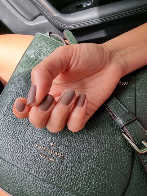 Matte chocolate nails Matte Brown Gel Nails Short, Matte Brown Nails Design, Chocolate Matte Nails, Brown Matte French Tip Nails, Nails Acrylic Matte Brown, Chocolate Milk Nails, Natural Matte Nails, Mocha Nails Matte, Fall Nail Designs Matte