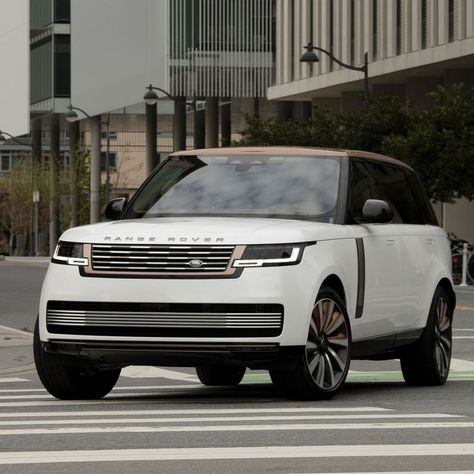 Range Rover Sv, Dream Cars Range Rovers, Range Rover Car, Car Lifestyle, Best Suv, Dream Cars Jeep, Cool Car Pictures, Car Wall Art, Jaguar Land Rover