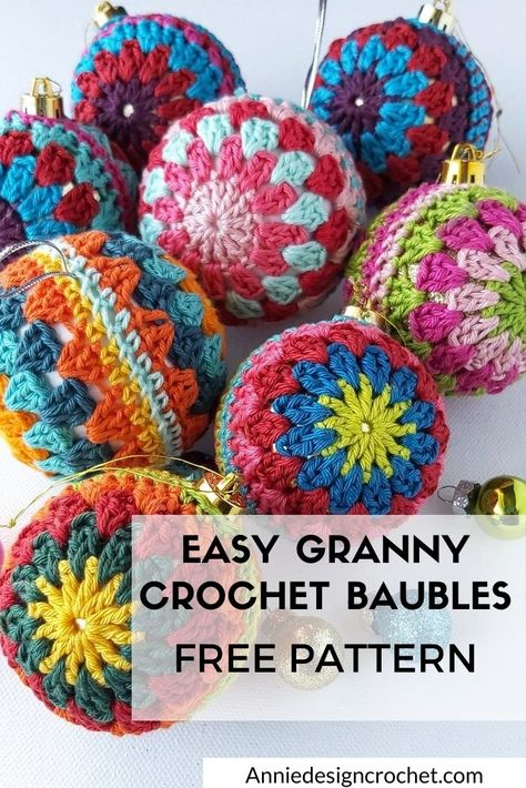 A Free pattern for easy granny crochet baubles that are quick and fast to make! Make them in your favourite colors and you will have a beautiful decoration perfect for gifting! Crochet Christmas Ornaments Free Patterns, Free Crochet Pattern For Christmas, Easy Christmas Crochet, Diy Crochet Christmas, Crochet Christmas Baubles, Crochet Baubles, Cotton Crochet Patterns, Diy Fall Ideas, Crochet Christmas Ornaments Free