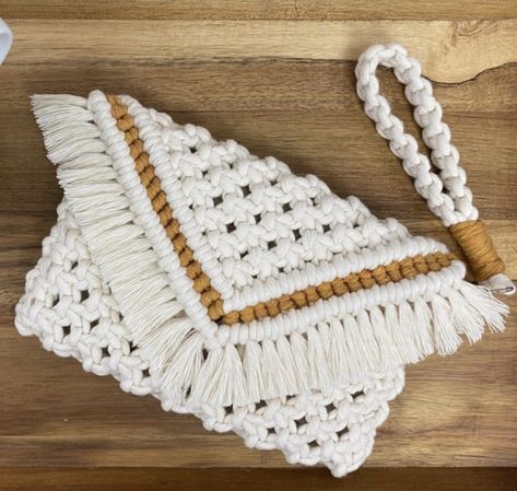 Macrame clutch purse on a wooden tray Beginners Macrame, Sustainable Crafts, Macrame Bottle, Macrame Clutch, Hitch Knot, Basic Knots, Basic Macrame, Tail Keychain, Dolly Pegs