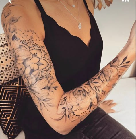 Women’s Half Sleeve Tattoo Designs, Mistletoe Tattoo, Half Sleeve Tattoo Upper Arm, Upper Half Sleeve Tattoos, Tatto Designs, Feminine Shoulder Tattoos, Tricep Tattoos, Unique Half Sleeve Tattoos, Protection Sigils