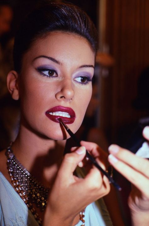 Susan Holmes 90s, Susan Holmes, 90s Makeup, 90s Models, Women Talk, Couture Runway, Beautiful Fashion, Eye Color, Star Fashion