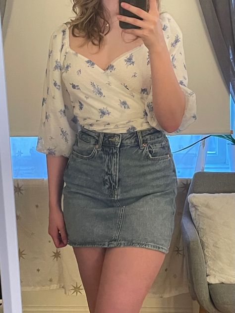 White Top With Floral Skirt, Blue Denim Skirt Outfit, Short Flowy Skirt, Puffed Sleeves Top, White Puff Sleeve Top, White Tops Outfit, Flowery Tops, 2025 Prayer, London Outfits