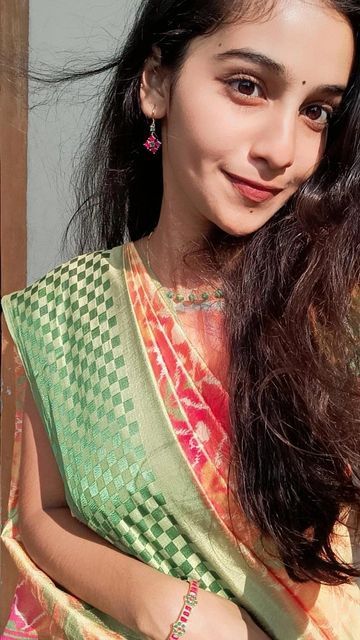 Anamika Oyshe, Girls Pick For Instagram, Girl Profiles, Cute Girl Dp, Girls Pick, Dp Photos, Whatsapp Profile, Gals Photos, Self Portrait Poses