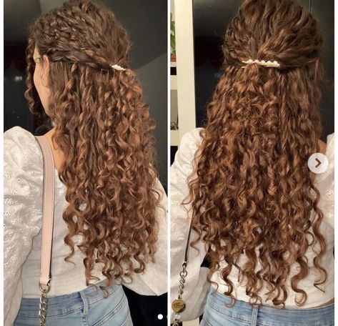 Tangled Hairstyle, Long Natural Curly Hair, Hair Style On Saree, Curly Hair Beauty, Curly Wedding Hair, Colored Curly Hair, Hairdos For Curly Hair, Curly Girl Method, Wavy Curly Hair