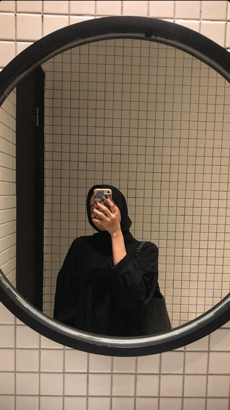 Foto Cewe Aestethic Hijab, Ootd Poses, Muslim Style, Hijab Aesthetic, Mirror Selfie Poses, Hijabi Aesthetic, Muslimah Aesthetic, Insta Profile Pic, Islamic Girl