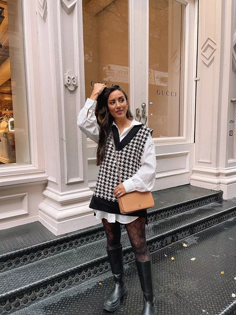 10 Chic New York Winter Outfit Ideas to Elevate Your Cold-Weather Wardrobe - Magic of Clothes City Girl Outfits Winter, Teen Girl Winter Outfits, Outfits For New York Winter, City Outfits Winter, New York City Outfits Winter, Nyc Outfits Winter, Winter In The City, New York Winter Outfit, How To Stay Warm