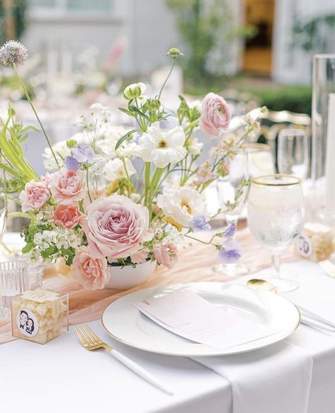 Spring Centre Pieces, Bridal Shower Plate Setting, Whimsical Flower Centerpieces, Whimsical Floral Centerpieces, Whimsical Bridal Shower Ideas, Pastel Wedding Centerpieces, Wedding Plate Setting, Whimsy Wedding, Pastel Wedding Decorations