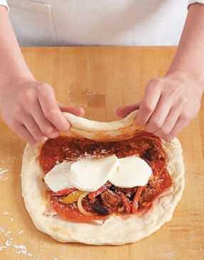 Italian Calzone Recipe, Calzone Recipe Dough, Calzone Filling Ideas, Calzone Recipe With Pizza Dough, Calzones With Pizza Dough, Homemade Calzone Recipe, Pizza Calzone Recipe, Italian Calzone, Calzone Recipes