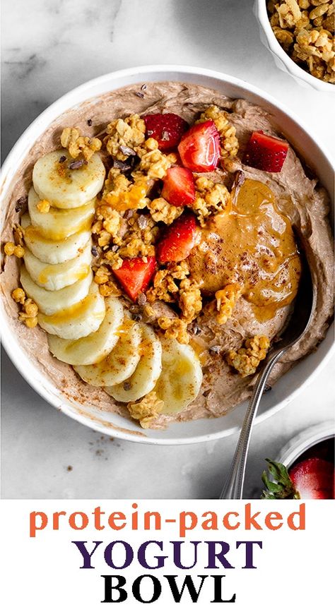 This chocolate peanut butter protein yogurt bowl recipe makes an easy and healthy breakfast or snack! You only need a few ingredients and 5 minutes to make a healthy yogurt bowl packed with protein, healthy fat, and carbs. Top with toppings of choice! Yogurt Board, Yogurt Bowl Ideas, Yogurt Bowl Recipe, Foods Breakfast, Yogurt Breakfast Bowl, Greek Yogurt And Peanut Butter, Yogurt Bowls, Protein Yogurt, Bowl Ideas