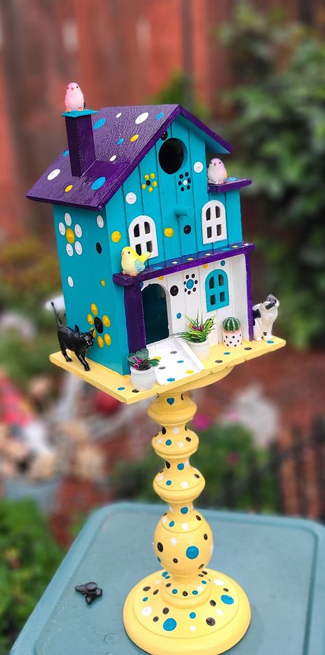 #paintedbirdhouse Painted Birdhouses Ideas, Birdhouse Painting Ideas Easy, Birdhouse Painting Ideas, Planter Painting, Fairy Birdhouse, Birdhouse Painting, Painted Birdhouses, Birdhouses Ideas, Library Decorations