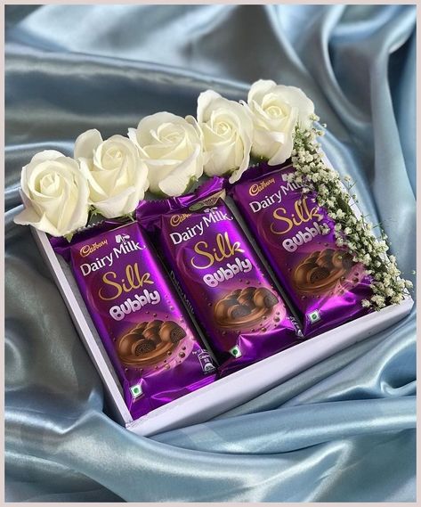 Engagement Gift Hamper, Engagement Packing Ideas For Bride, Wedding Gift Hampers, Chocolate Decoration, Hamper Gift Basket, Chocolate Bouquet Diy, Candy Bouquet Diy, San Valentine, Trousseau Packing