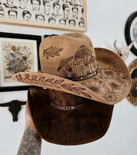 Pyrography Hats, Burn Hats, Charlie One Horse Hats, Burnt Hats, Burned Hats, Painted Boots, Woodburning Art, Cowboy Hat Design, Hat Burning