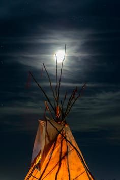 I chose my camp spot based on how awesome this teepee was. Standing Rock Reservation Area, ND. Ideas For Camping, California Camping, Native American Images, Native American Pictures, Standing Rock, Native American Photos, America Latina, Native American Heritage, Camping Spots