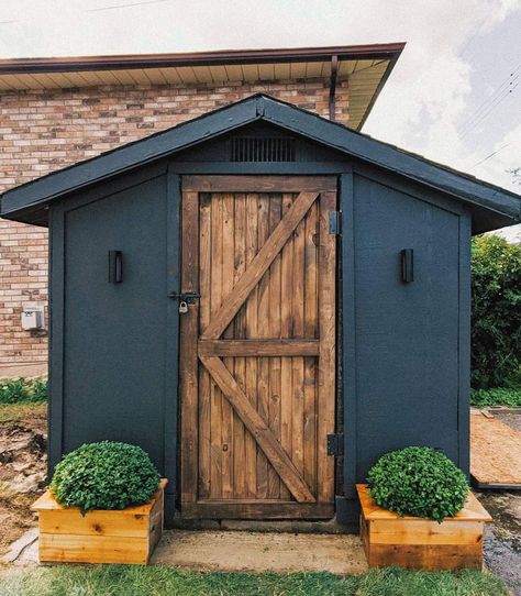 Shed Door Ideas, Shed Exterior Ideas, Outdoor Storage Buildings, Home Depot Shed, Sheds Ideas Backyard, Blue Shed, Cool Sheds, Exterior Barn Doors, Rustic Shed