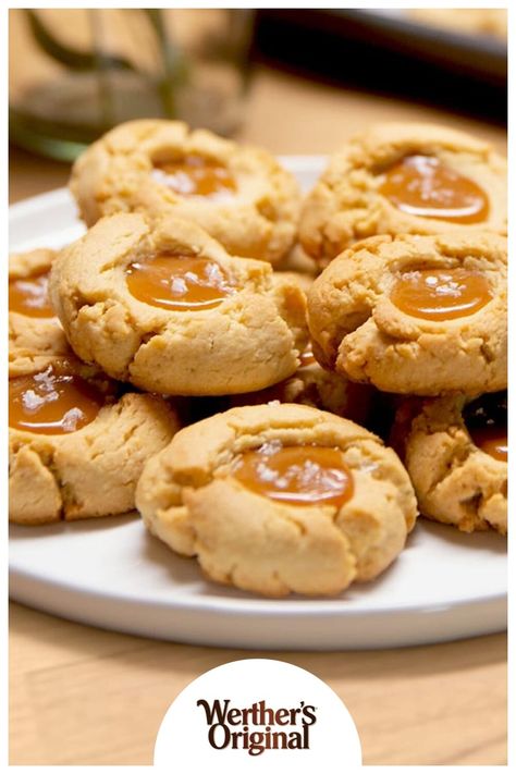 Dessert Aux Fruits, Soft Caramel, Caramel Cookies, Caramel Recipes, Cookie Party, Almond Cookies, Fun Baking Recipes, Food Dessert, Cookies Recipes Christmas