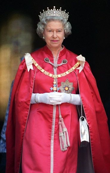 Ceremonial dress mantle for H.M Queen Elizabeth II order of the British Empire… Ratu Elizabeth, Tiara Diamond, The Queen Of England, Queen Elisabeth, Girls Tiara, Rainha Elizabeth Ii, Reine Elizabeth Ii, Hm The Queen, Royal Family England