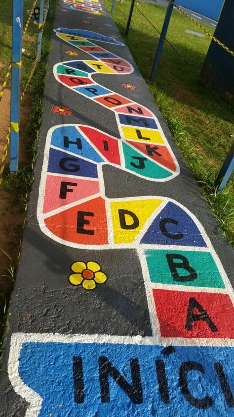 Kids Playhouse Ideas, Daycare Playground, Outdoor Playhouse Plans, Playground Painting, Diy Kids Playground, Fun Chalk Art, Preschool Playground, Playhouse Ideas, Outdoor Playhouse