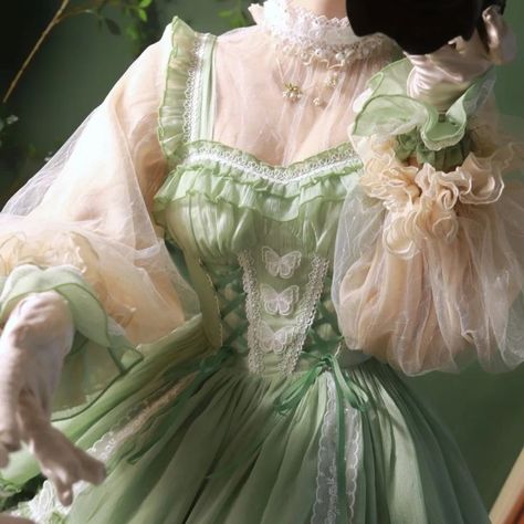 Princess Dress Green, Old Fashion Dresses, Dresses Aesthetic, Royal Dresses, Old Dresses, Fantasy Gowns, Dress Aesthetic, فستان سهرة, Fairytale Dress