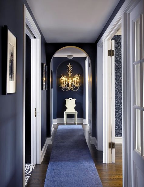 very dramatic hallway with navy walls and white trim. Eclectic Hallway, Hallway Paint Colors, Hallway Ideas Diy, Blue Hallway, White Hallway, Hallway Paint, Painted Staircases, Hallway Colours, Dark Hallway