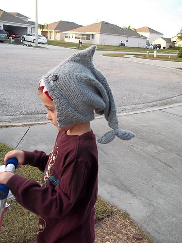 Worsted in 4 year old size Shark Hats, Crochet Unicorn Hat, Fish Hat, Crochet Shark, Shark Hat, Shark Fish, Loom Knitting Projects, Crochet Horse, Dead Or Alive