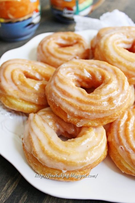 Vanilla Dip, Yeast Doughnuts, French Crullers, Donuts Recipes, Lemon Pound Cake Recipe, Homemade Doughnuts, Powder Sugar, Bake Goods, Baking Items