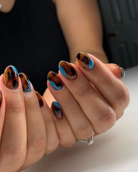 If you want a cute manicure that goes with any outfit there is, neutral nails are where it's at. Today, we're sharing all the cutest designs! #Half_Tortoise_Nails #Tortoise_Shell_Gel_Nails #Unique_Neutral_Nails #Burgundy_Tortoise_Shell_Nails Tortoise Manicure, Tortoise Almond Nails, Tortoise Nails Design, Turtle Shell Nails, Tortishell Nails Design, Tortoise Nail, Tortoiseshell Nails, Tortoise Nails, Tortoise Shell Nails