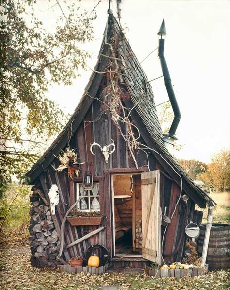 [Photo dump] - More Witchy/strega inspiration. - Album on Imgur Witches Cottage, Casa Hobbit, Tree House Diy, Witch Cottage, Tree House Designs, Unusual Homes, She Sheds, Small Buildings, Witch House