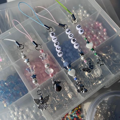 custom kpop name phonecharms phone charms keychains sold on ig / babyduckemoji Phone Charm With Name, Phone Charms With Names, Kpop Phone Charms, Pretty Keychains, Kpop Keychain, Ateez Concert, Diy Key, Cell Phone Charms, Bead Charms Diy