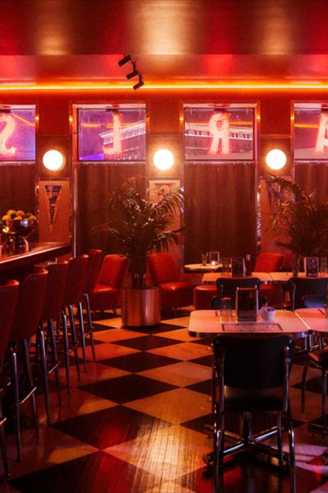 Vinyl banquettes and lino-covered walls evoke the heyday of the American diner in this downtown Detroit restaurant. Karl’s is located inside the city’s Wurlitzer Building, which was once the headquarters of the jukebox manufacturer, but is now home to The Siren Hotel. Photo: c/o ASH NYC. #neon #neonroom #design #interiors #interiorstyle #neonlight #light #lightingdesign #red Red Light Restaurant, 50s Night Club, Retro Basement Bar, Vintage Restaurant Interior Design, Red Restaurant Interior, American Diner Interior, Diner Lighting, 1970s Bar, Neon Diner