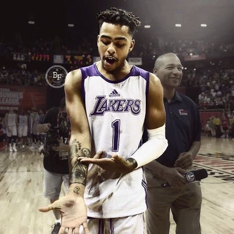 D'Angelo Russell still has ice in this veins #Lakers D’angelo Russell Ice In My Veins, D'angelo Russell Lakers, D'angelo Russel, D Angelo Russel, Ice In My Veins, Nba Shoes, Garage Man Cave Ideas, Mens Workout Tank Tops, Nba Art