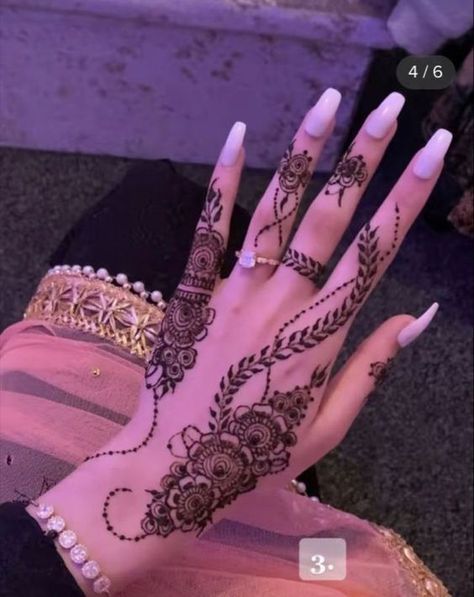 Simplistic Mehendi Designs, Matching Henna Designs, Mendhi Ideas, Hina Design, Nikkah Ideas, Cute Henna Tattoos, Henna Style Tattoos, Henna Tutorial, Henna Inspo