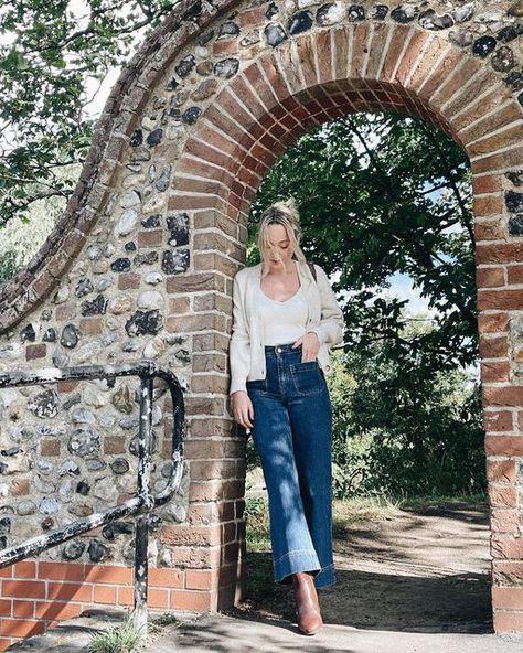 Ellie-Jean Royden || BODY AND STYLE on Instagram: "I think I have found my perfect jeans #andotherstories #neutralstyle #minimalfashion #minimalautumnstyle #minimalautumnfashion #neutralautumnfashion #neutralautumnstyling #personalstyle #outfitdujour #frenchgirlinspired #frenchgirlinspiredoutfit #frenchgirlstyle #cottagecoreoutfit #cottagecorestyle" Elle Jean-royden, Ellie Jean Royden Style, Ellie Jean Body And Style, Body And Style Ellie Jean, Ellie Jean Royden Body And Style, Ellie Jean-royden, Style Roots Ellie Jean, Ellie Jean-royden Style Roots, Classic Romantic Style Outfit