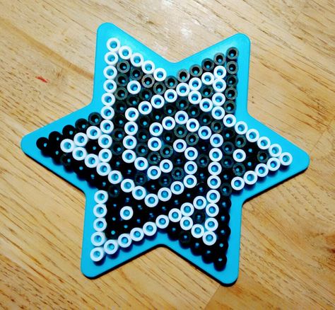 Ster strijkkralen Perler Bead Star Patterns, Hexagon Perler Bead Patterns, Pixel Star, Hamma Beads Ideas, Perler Creations, Melty Bead Patterns, Pearl Beads Pattern, Easy Perler Beads Ideas, Fusion Beads