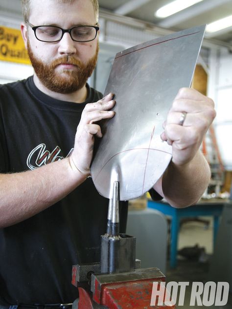 Basic Techniques To Metal-Shaping From Home - Hot Rod Magazine Basic Contour, Welding Training, Sheet Metal Work, English Wheel, Mercedes 300, Workshop Tools, Metal Shaping, Welding Jobs, Welding Tips