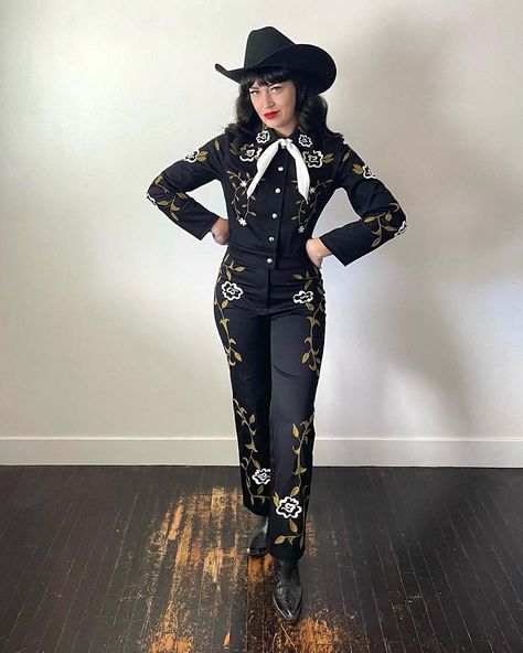 Vintage Western Wear, Barn Dance, Vintage Hollywood Glamour, Cowboy Costume, Burlesque Costumes, Cowboy Wedding, Cowgirl Aesthetic, Cowgirl Costume, Rodeo Fashion