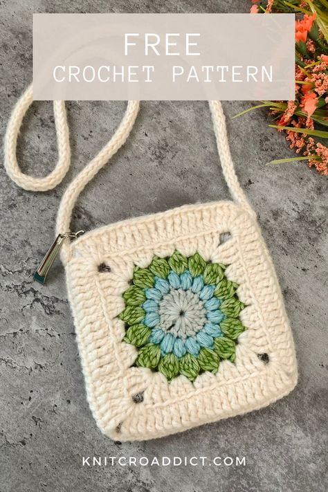 Free crochet granny square bag pattern and video tutorial Crochet Boho Bag, Crochet Bag Pattern Free, Granny Square Bag, Crochet Pouch, Crochet Market Bag, Crochet Handbags Patterns, Crochet Purse Patterns, Granny Square Crochet Pattern, Crochet Squares