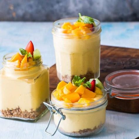 No Bake Mango Cheesecake Mousse Jars Recipe - Easy Mango Dessert No Bake Mango Cheesecake, Mango Desserts, Recipe Mango, Jar Desserts, Mango Dessert Recipes, Cheesecake In A Jar, Mango Mousse, Mango Cheesecake, Mango Dessert