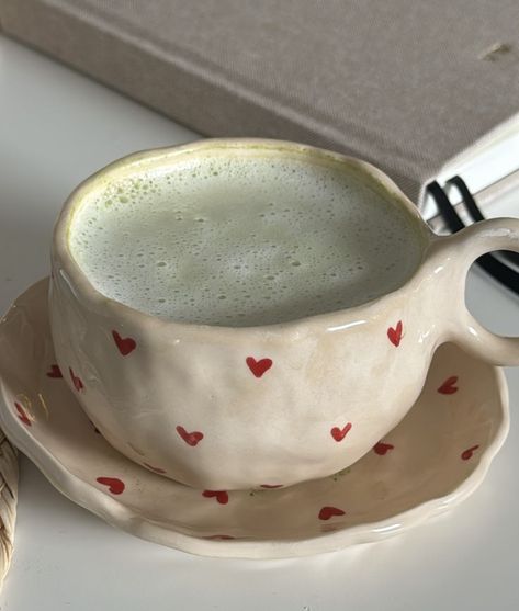 Ceramic Workshop Ideas, Ceramic Pottery Aesthetic, Ceramic Mug Designs, Heart Pottery, Ceramic Cafe, Ceramics Pottery Mugs, Clay Cup, Ceramic Workshop, Pretty Mugs